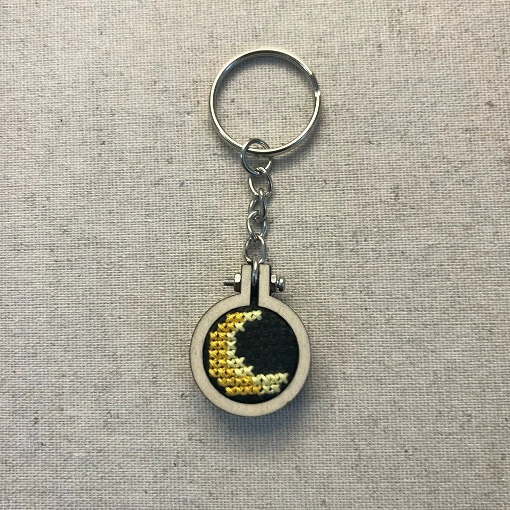 🌙 Cross Stitch Moon Keychain - Picture 2 of 5